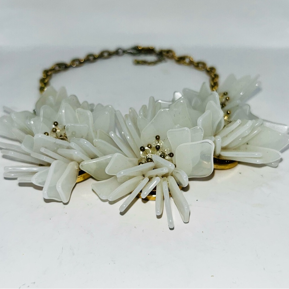 Natasha Vintage Elegant White Floral Choker Necklace